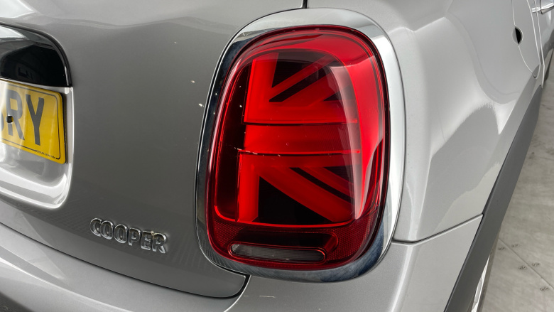 MINI Hatchback 1.5 Cooper Classic Premium 5dr Auto Petrol Hatchback